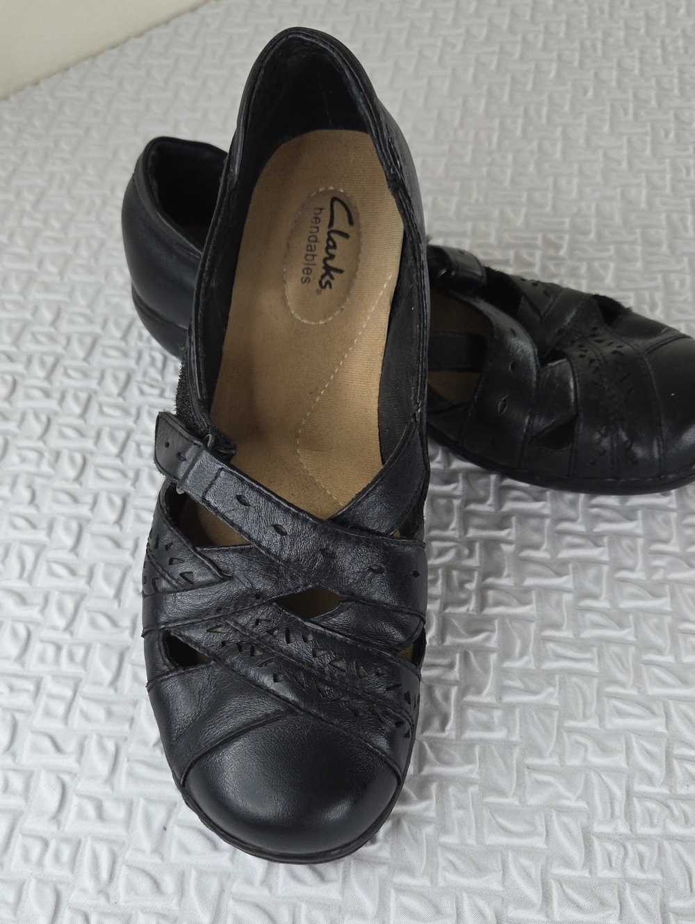 Clarks Bendable Women’s 9 Black Leather Comfort Mary Jane Flats Cutout